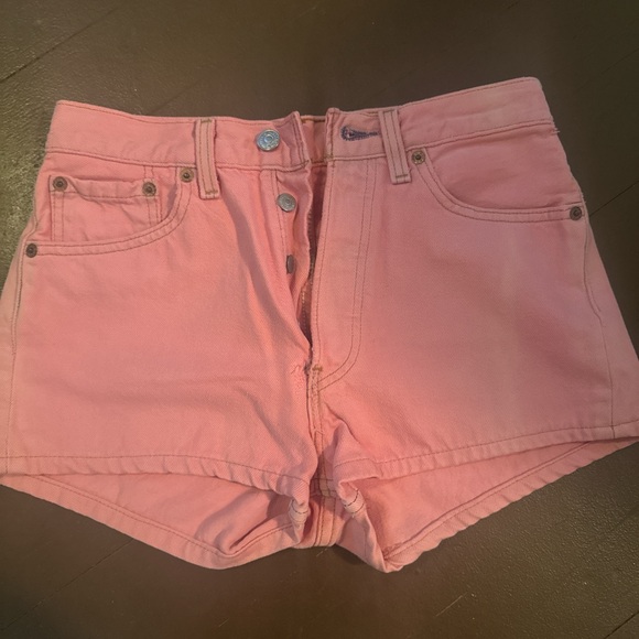 Vintage Levi’s Pink Women's Shorts - Picture 1 of 2